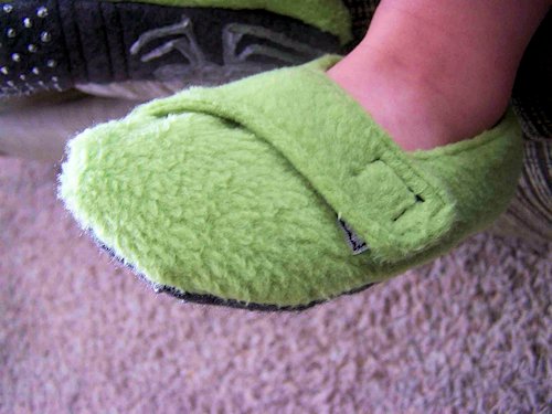 Fleece Toddler Slippers Tutorial